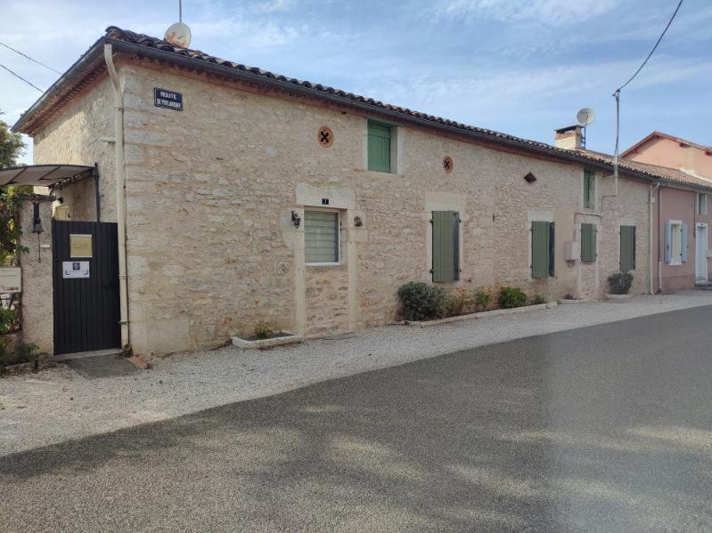 Gite La Petite Longere Septfonds Exterior foto